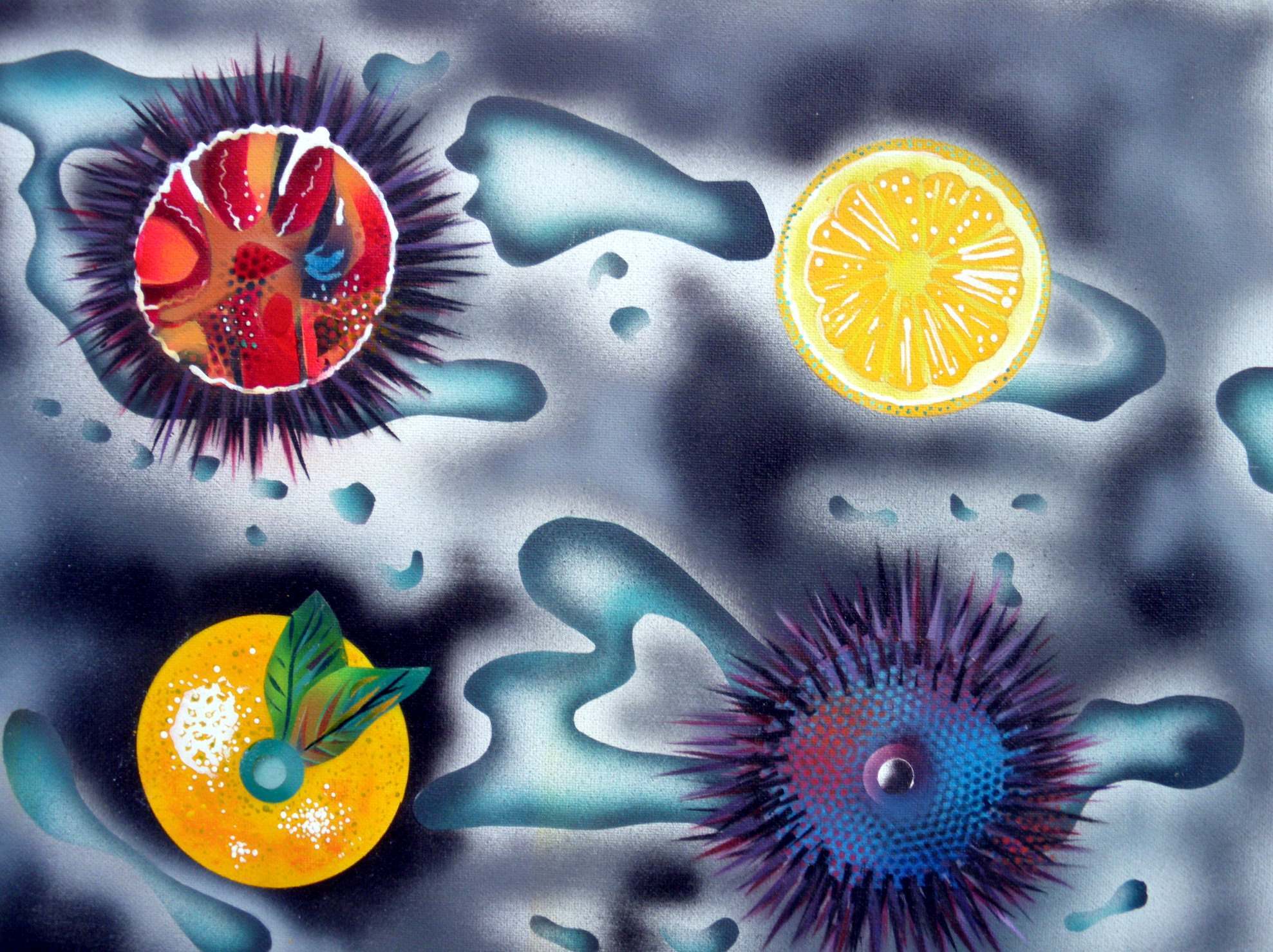 Peinture surréaliste d'oursins ouverts et tranches de citron sur fond gris bleuté