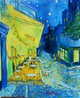 Terrasse café de nuit lumières jaunes ciel étoilé bleu inspiration Van Gogh