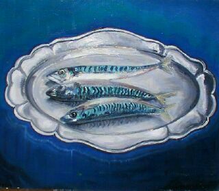 Nature morte trois maquereaux sur plat argenté fond bleu peinture réaliste