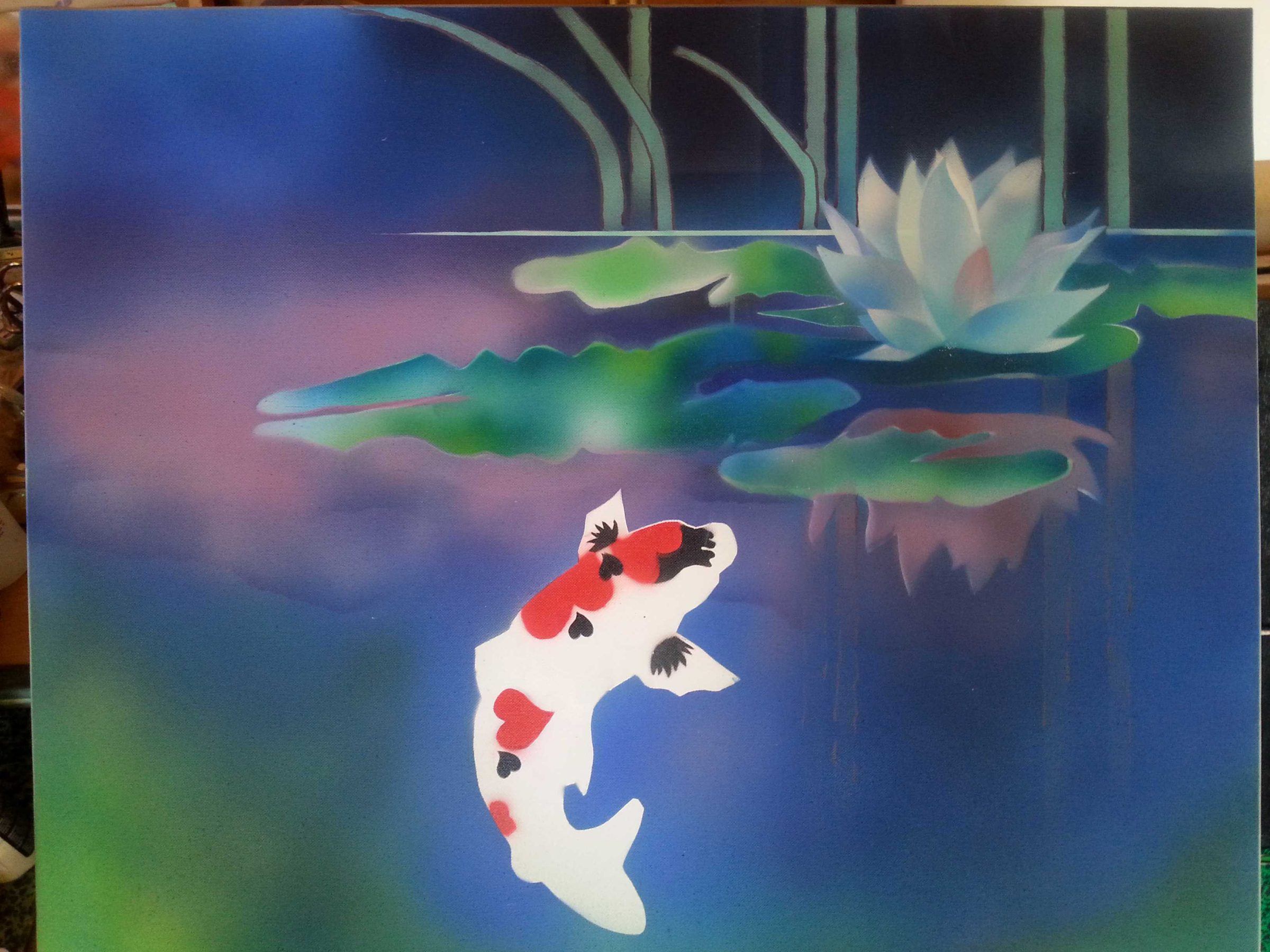 Peinture sur verre style vitrail d'une carpe koi et nénuphar avec cloisons dorées
